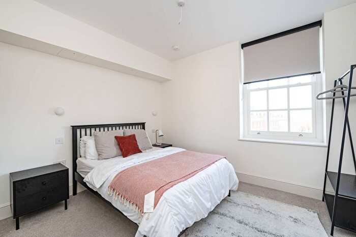 1 Bedroom Flat For Sale In Mile End Road, Tower Hamlets, London, E1