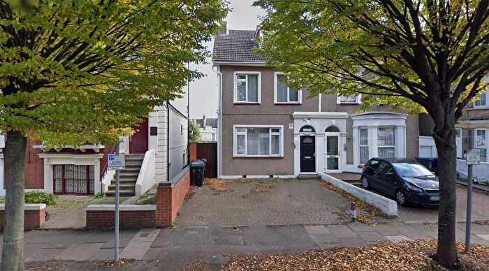 4 Bedroom Semi Detached House To Rent In The Grove, Gravesend, Kent, DA12