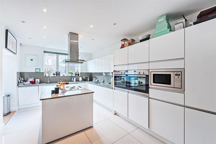 7 Bedroom Semi-Detached House To Rent In Ravenscroft Avenue, London, NW11