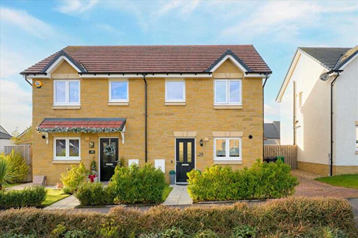 3 Bedroom Semi-Detached Villa For Sale In Curlew Way, Inverkeithing, KY11