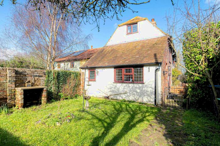 2 Bedroom Cottage For Sale In Chapel Lane, Ashley, CT15