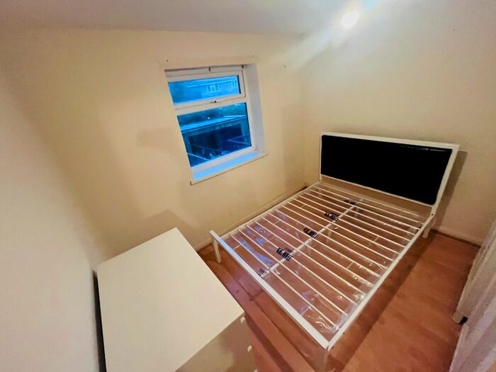 2 Bedroom Flat To Rent In Acacia Road, London, E17