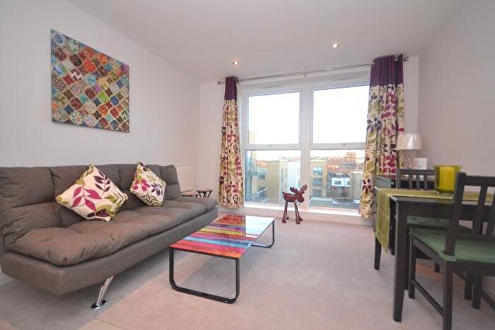 1 Bedroom Flat To Rent In Drake Way, Reading, RG2