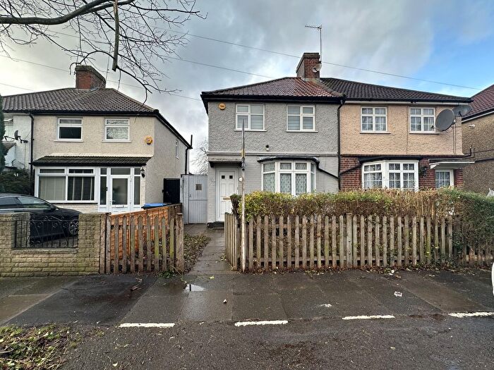 3 Bedroom Semi-Detached House To Rent In Third Avenue, Enfield, EN1