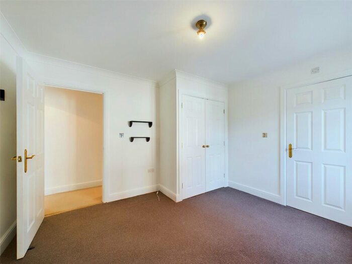2 Bedroom Flat For Sale In Kipling Close, Warley, Brentwood, Essex, CM14