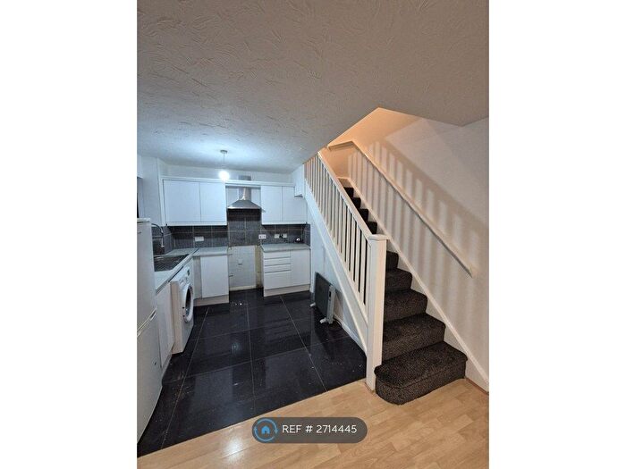 1 Bedroom Semi Detached House To Rent In Frampton Road, Hounslow, TW4