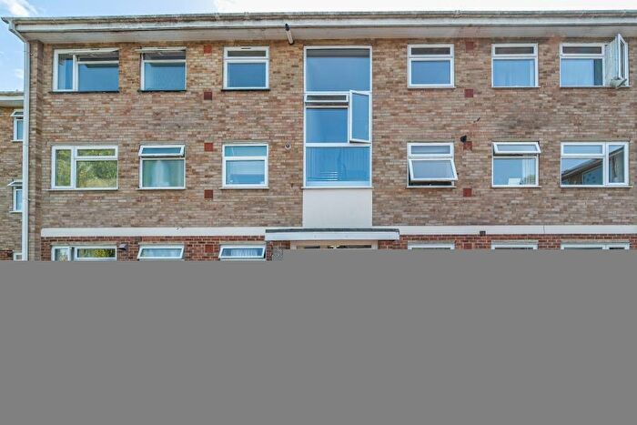 2 Bedroom Apartment To Rent In Jordans Close, Guildford, GU1