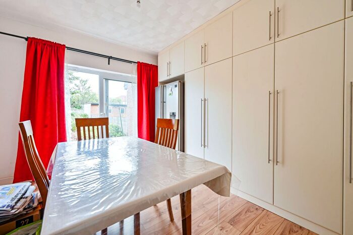 3 Bedroom Semi-detached House To Rent In Taunton Avenue, Hounslow, Hounslow, TW3