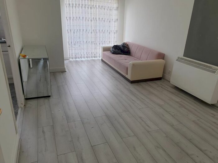 1 Bedroom Flat To Rent In Colgate Place, Enfield, EN3