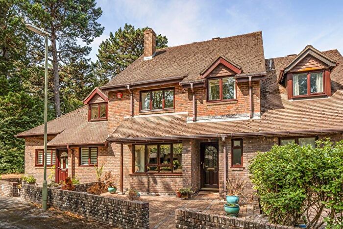 4 Bedroom Terraced House For Sale In Woodley Gardens, Lymington, SO41
