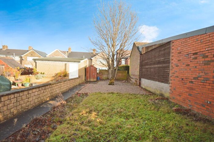 2 Bedroom End Of Terrace House To Rent In Devonshire Avenue East, Hasland, Chesterfield, Derbyshire, S41