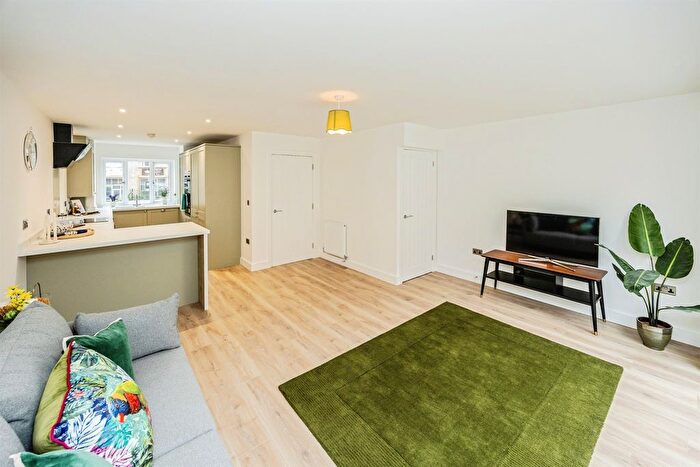 5 Bedroom Property To Rent In Spindle Spur, Bailiff Bridge, Brighouse, HD6
