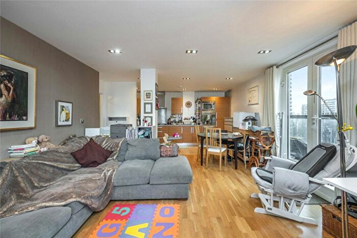 2 Bedroom Flat To Rent In City Tower, Limeharbour, E14