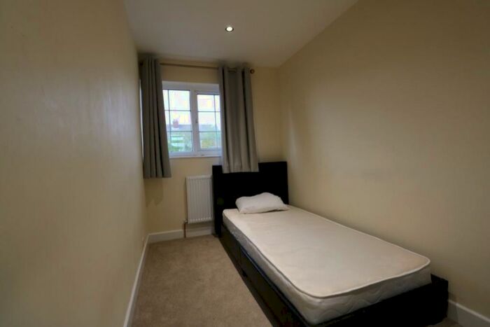 1 Bedroom Property To Rent In Barnes Road, Frimley, Camberley, Surrey, GU16