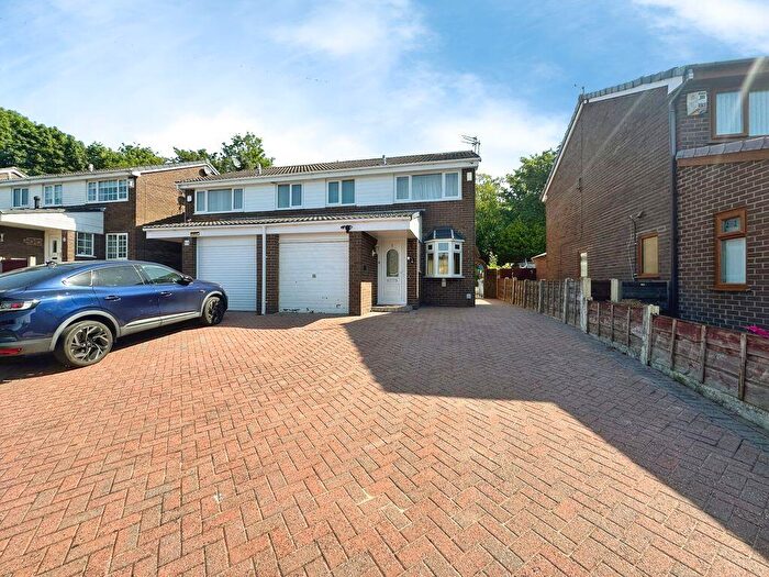 3 Bedroom House For Sale In Meadowcroft, Radcliffe, M26