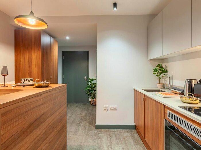 Studio To Rent In High Street, Egham, TW20