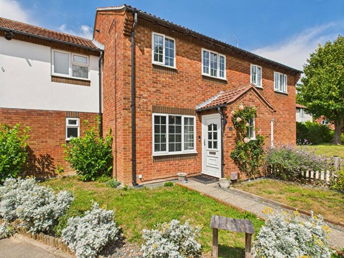 3 Bedroom Semi-Detached House For Sale In Everdon Lane, Anchorage Park, Portsmouth, PO3