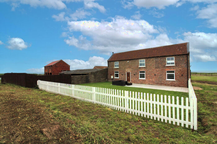 3 Bedroom Detached House For Sale In Cliff Farm, East Newton, HU11