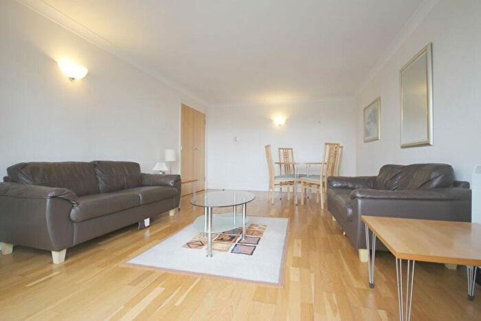 2 Bedroom Flat To Rent In Lawn House Close, Canary Wharf, E14