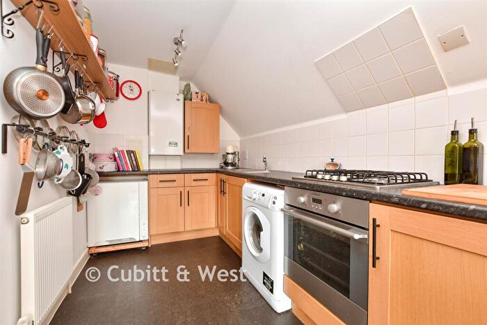 1 Bedroom Apartment For Sale In Whytecliffe Road South, Purley, Surrey, CR8