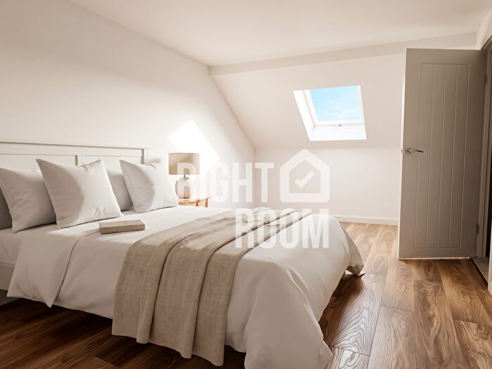2 Bedroom Flat To Rent In Flat, Madina House, Downs Road, LU1