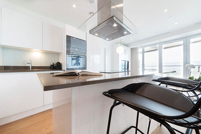 2 Bedroom Apartment To Rent In Arena Tower, Crossharbour Plaza, Canary Wharf, London, E14