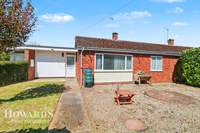 2 Bedroom Semi-Detached Bungalow For Sale In New Road, Reedham, NR13