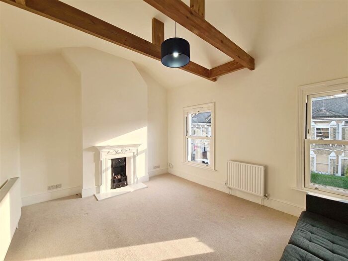 2 Bedroom Flat To Rent In Dalberg Road, Brixton, SW2