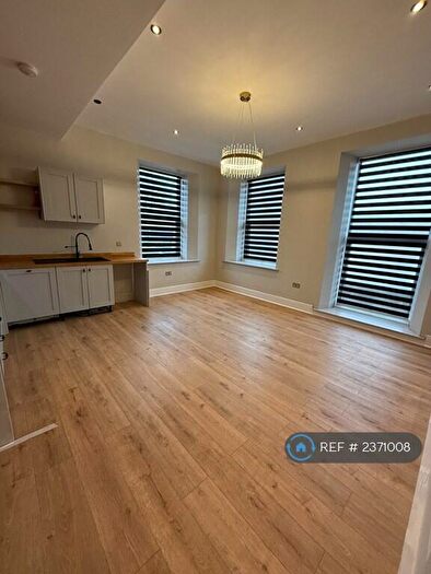 2 Bedroom Flat To Rent In Tudor House, Brighouse, HD6