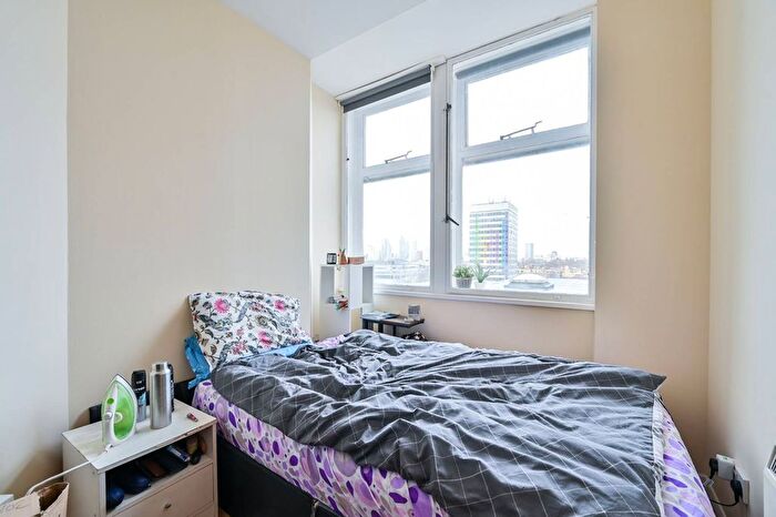 2 Bedroom Flat To Rent In Metro Central Heights, Elephant And Castle, London, SE1