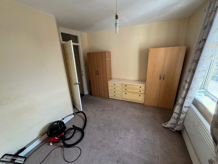 1 Bedroom Flat To Rent In Rush Green Road, Romford, Essex, RM7