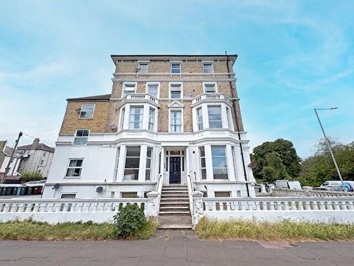 2 Bedroom Flat To Rent In The Avenue, Eastbourne, BN21