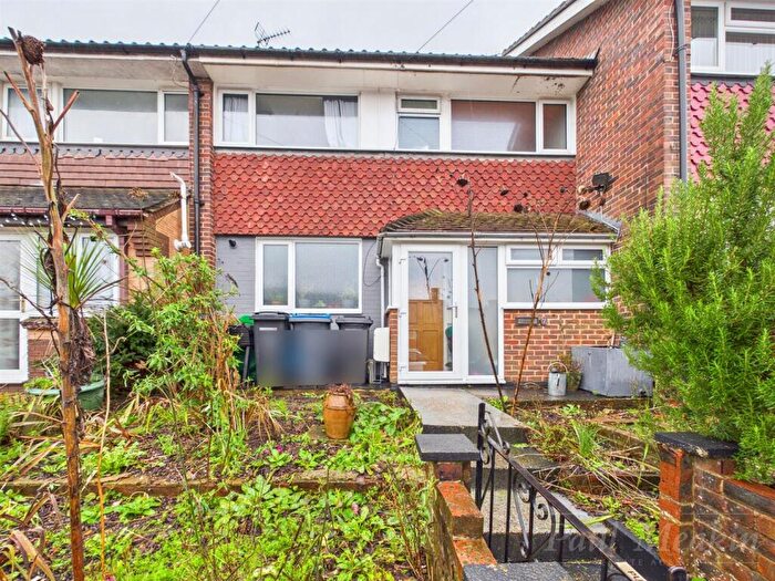 3 Bedroom Terraced House For Sale In Queen Elizabeths Gardens, New Addington, Croydon, CR0