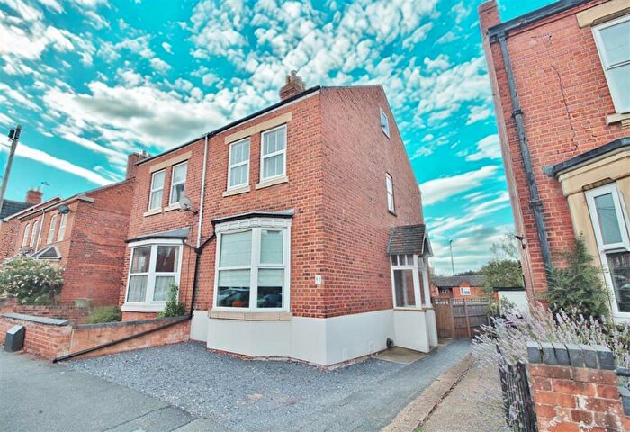 4 Bedroom Semi-Detached House For Sale In Dudley Road, Grantham, NG31