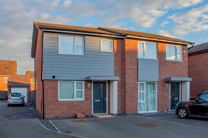 2 Bedroom Semi-Detached House To Rent In Harvest Close, Beeston, Nottingham, NG9