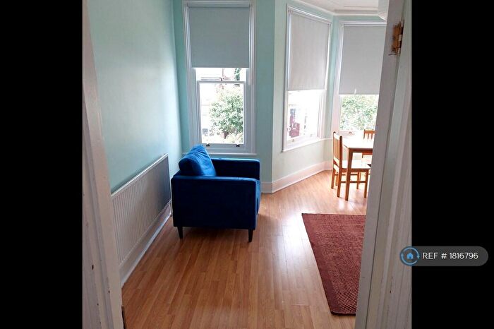 2 Bedroom Flat To Rent In Earlsmead Road, London, N15