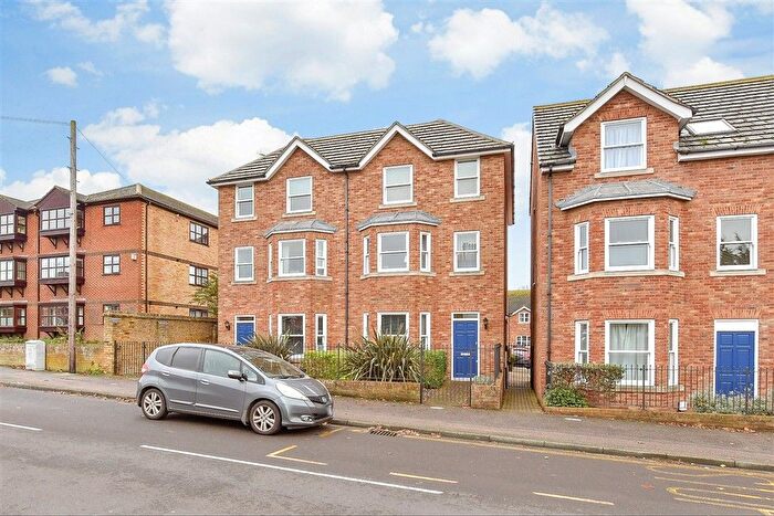 3 Bedroom Flat For Sale In Quex Road, Westgate-On-Sea, Kent, CT8