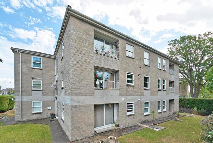 2 Bedroom Flat For Sale In Queens Road, Weston Hillside - Garage, BS23