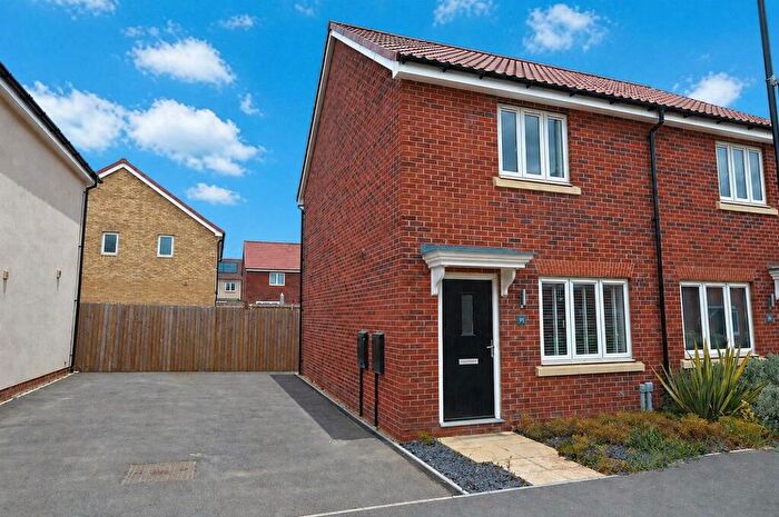 2 Bedroom Semi-Detached House For Sale In Lingfield Park, Bourne, PE10