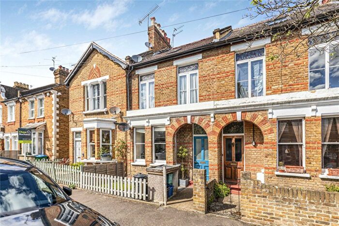 1 Bedroom Flat For Sale In Royal Road, Teddington, TW11