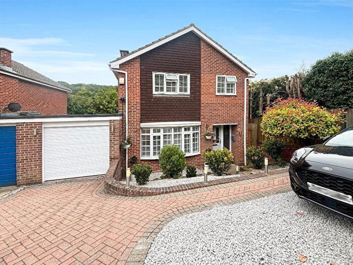4 Bedroom Detached House For Sale In Wagtail Gardens, South Croydon, CR2