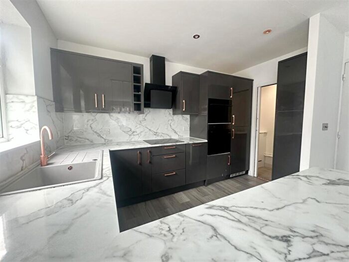 2 Bedroom Flat To Rent In Rectory Close, Newhaven, BN9