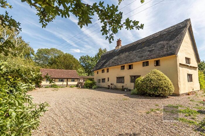 5 Bedroom Detached House For Sale In Wymondham Road, Wreningham, NR16