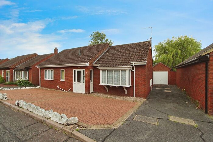 2 Bedroom Detached Bungalow To Rent In Hollybush Close, Harrow Weald, HA3