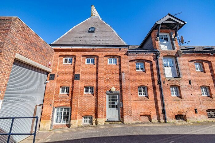 2 Bedroom Maisonette For Sale In Roper Road, Canterbury, Kent, CT2