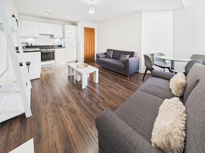 1 Bedroom Flat To Rent In The Strand, L2