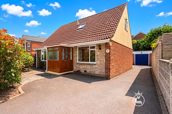 3 Bedroom Detached Bungalow For Sale In Lyell Road, Poole, BH12