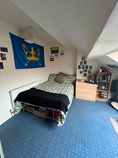 6 Bedroom Semi Detached House To Rent In Teversal Avenue, Nottingham, NG7