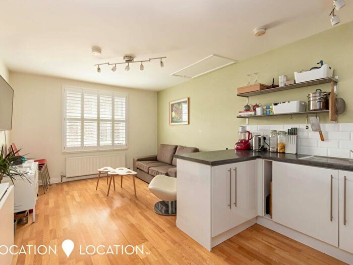 2 Bedroom Flat To Rent In Kynaston Road, London, N16