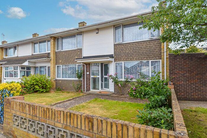 4 Bedroom Terraced House For Sale In Chatsworth Avenue, Cosham, PO6